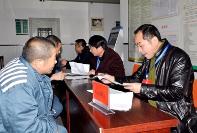 銅山區(qū)開展“幫教進(jìn)監(jiān)所 送法傳鄉(xiāng)情”普法活動(dòng)